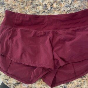 lululemon speed up short size 6 womens 2.5 low rise maroon - gently worn